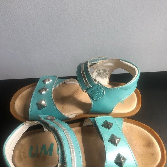 Free Umi leather upper sandal with padded heel strap velcro width adjustments - Picture 2 of 9